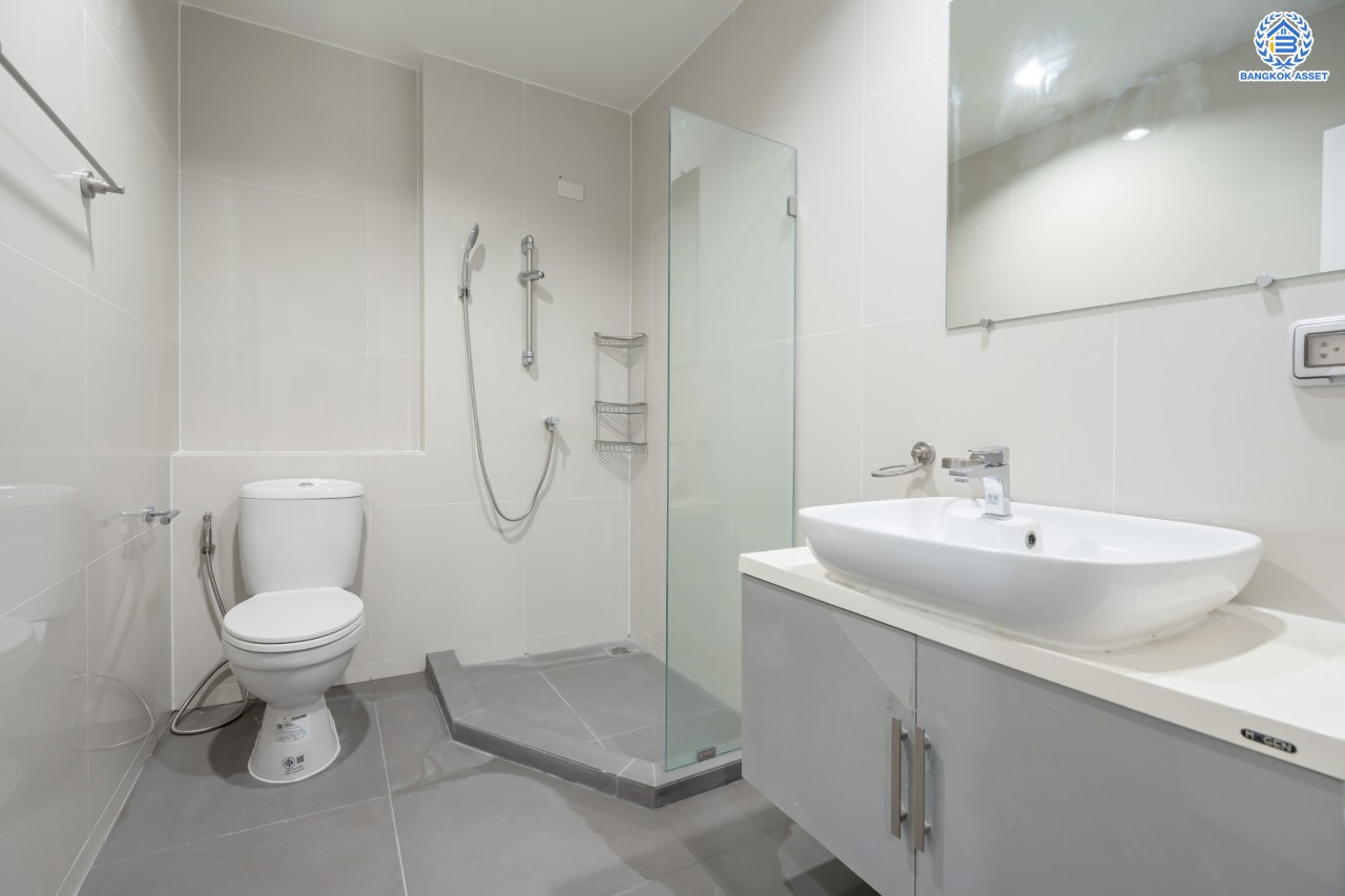 บ้านมือสองตกแต่งใหม่ ม.พาทิโอ แจ้งวัฒนะ-เมืองทอง ใจกลางเมืองทองธานี พร้อมสิ่งอำนวยความสะดวกครบครัน ใกล้ทะเลสาบเมืองทอง หลังใหญ่ 3 ชั้น บนเนื้อที่ 22 ตร.ว. ฟังก์ชัน พร้อม 3 ห้องนอน 3 ห้องน้ำ บนทำเลเชื่อมต่อ ถ.ติวานนท์, ถ.แจ้งวัฒนะ ใกล้ทางด่วน "เมืองทอง"...